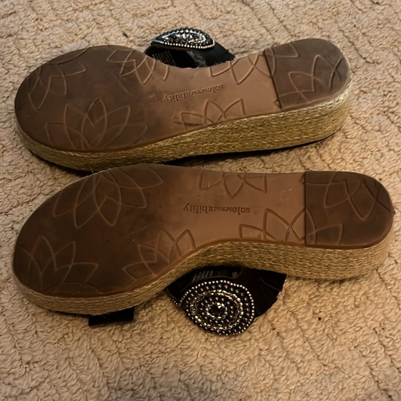 Wedge beaded sandal - Picture 3 of 4